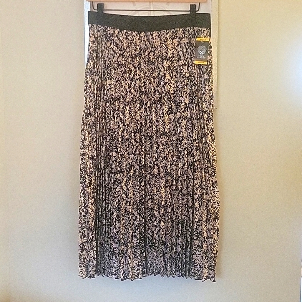 Vince Camuto Women's Cottagecore Skirt ~ Medium- NWT